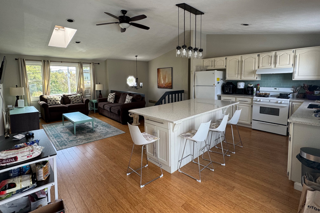 Kitchen and living room - Roommate needed for Spring semester 2026 (and possibly next year if interested!)