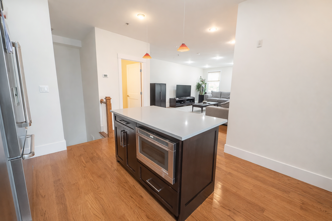 Kitchen Island - 9 Montague Unit C, Renovated townhome, Central Air, In Unit Laundry & 1 Car Parking