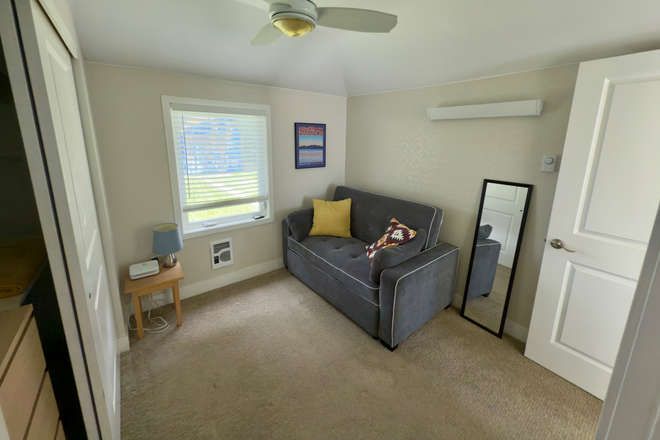 Bedroom - Private Room + Bath in Home w/Large Yard
