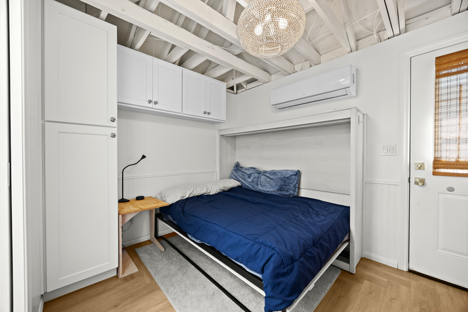 Bed - Private Entrance Furnished Studio Cottage in Pasadena – Utilities & Wi-Fi Included Apartments