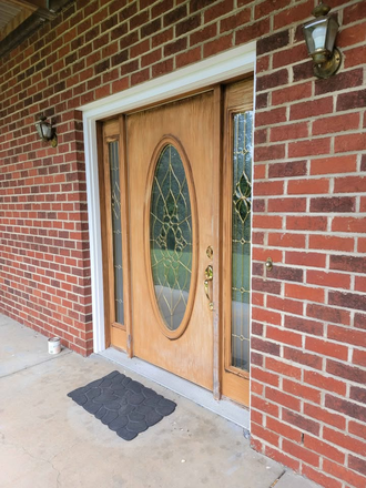 private entrance - Apartment 11.5 miles from campus