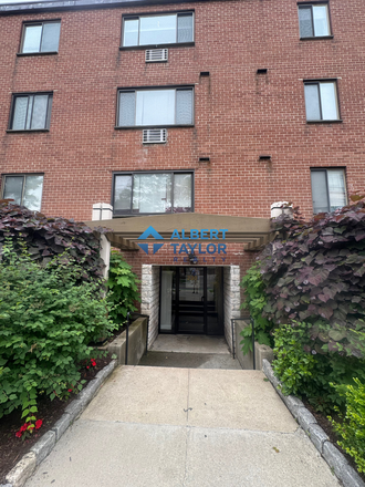 Exterior - 2 bed 1 bath on Babcock - NO BROKER FEE!!