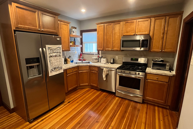 Kitchen - 1 Bedroom Available in Spacious 2-bed 1-Bath near Tufts Duplex
