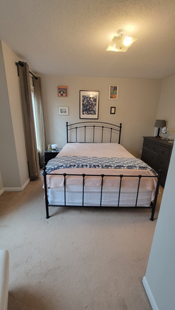 Bedroom - 1 Master Bedroom with Ensuite Bathroom in 3 bedroom Townhouse. Laundry & Utilities incl.