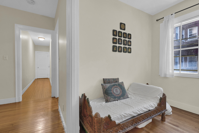 Unit 1 located on Chauncy St in Harvard Square - Beautiful 1 bed in Harvard Square Condo