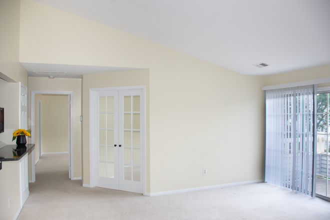Living room - 2BR Condo-Salem Ct-Princeton