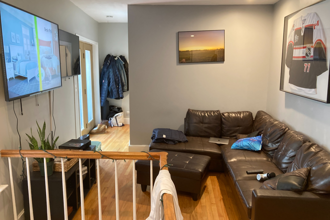 Call NOW for showings! 617-236-8550 - SHEAFE ST - *NO FEE!* 2 FLR DUPLEX 4BR *AVAIL NOW* IN NORTH END W/ LNDRY IN UNIT, DECK, 2 BATHS Apartments