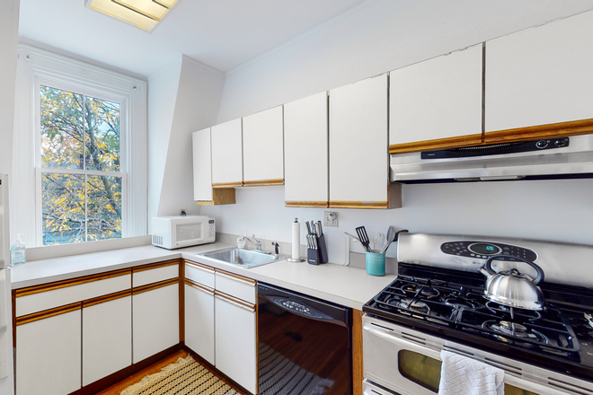 Kitchen - CYP392 Lovely 1 Bedroom Unit with Onsite Parking Apartments