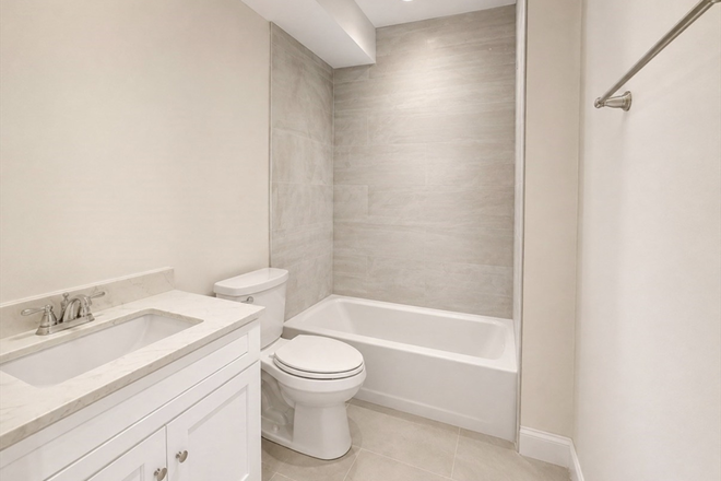 New Bathroom - 2026-27 5 Bed 4 Bath with back yard 4 car driveway Apartments