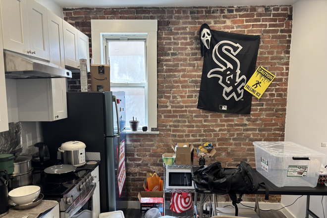 Kitchen - 2 Bed Split Style Available on Peterborough St 9/1/26 Apartments