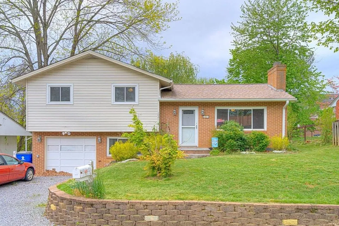 Front of House - House within Walking Distance to VT