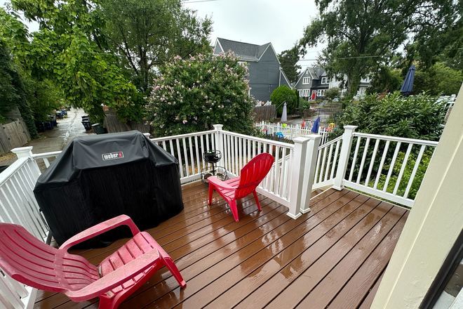 rear deck - Semi-detached townhome with parking and yard