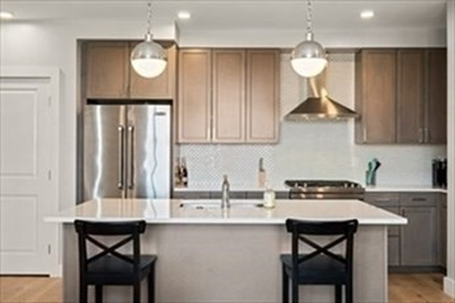 Kitchen - Luxury 2 Bedroom Condo for  rent - close to Boston College, BU, Harvard, Suffolk & Bently University