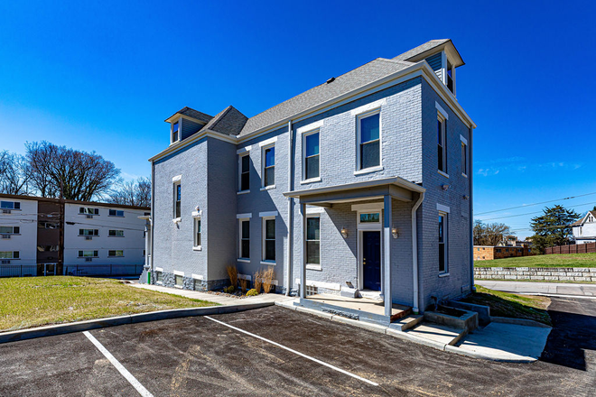 Exterior - Welcome to Musketeer Manor 5 Bedroom & 4. baths ~ Fully Renovated...furnished House