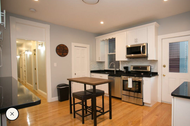 Kitchen - Huge 5 bedroom 3 bathroom apartment in Harvard Square