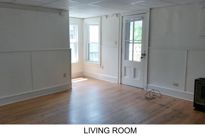 living room - entry to 2nd floor porch - 1 bedroom, 1 bath, 2nd floor, porch on second floor