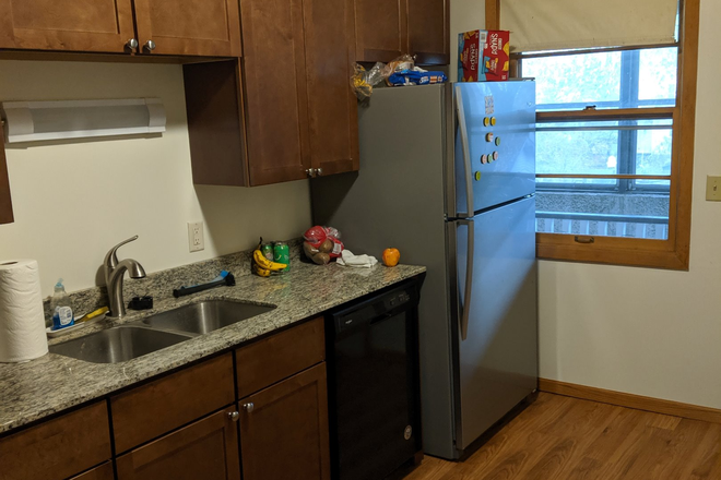 Kitchen - 2000 Dayton - 2 Bedroom Very Close to Campus!