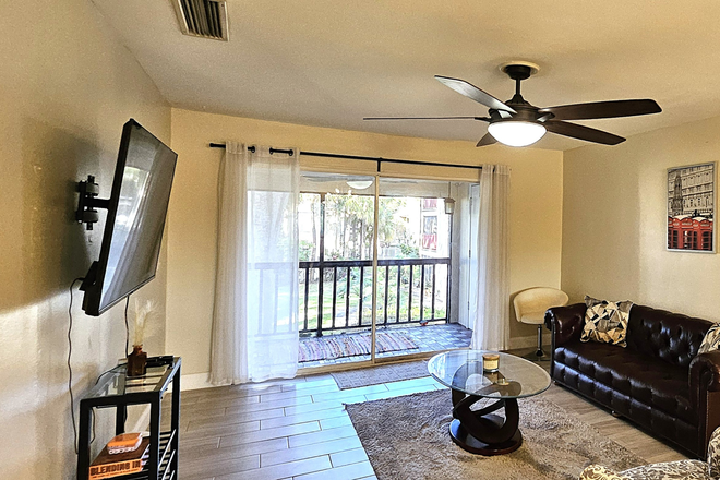 Living Room - Shared Furnished Apartment for Rent