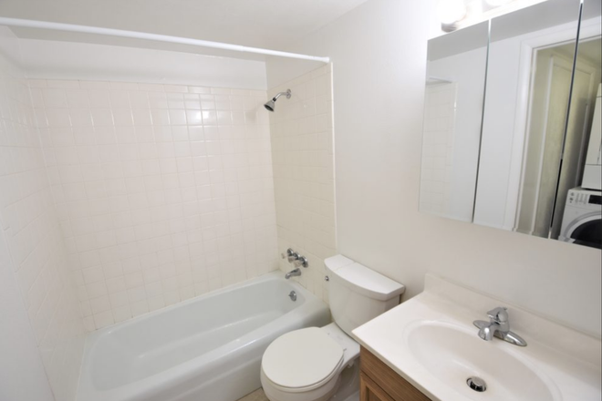 Bathroom 1 - Whittier Ground Floor Apartment, 4 Bed/2 Bath, Furnished, Close to Pearl & 29th Str