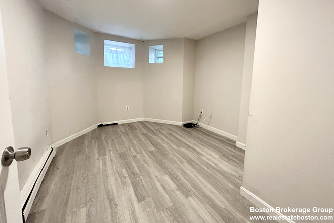 _ - BEAUTIFUL 3 BEDS / 1 BATH UNIT ON THE FIRST FLOOR Apartments