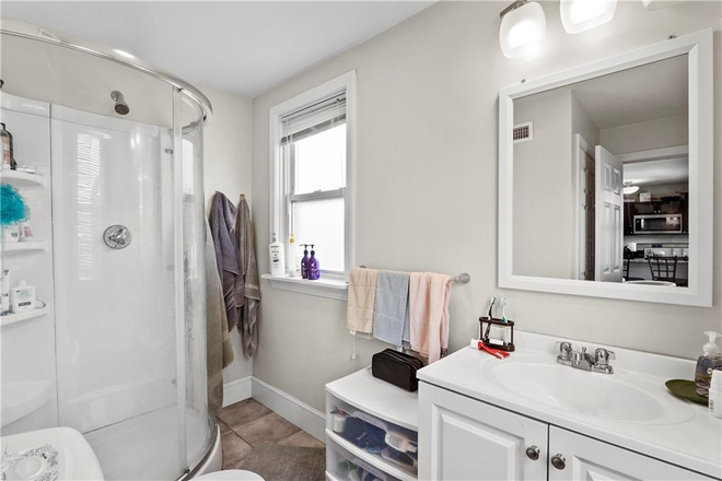 Full bath - Private Furnished Room, 3 Min to Brown University, Prime Location. Parking available Apartments