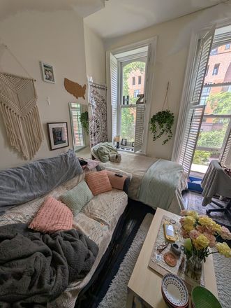Room Sofa - Bright, Beautiful Furnished Room in Historic Row House - 1 Block to Metro