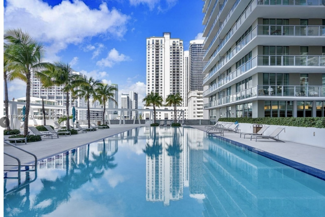 Buildings - AXIS ON BRICKELL