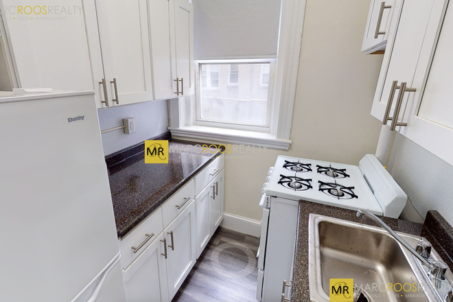 Call NOW for showings! 617-236-8550 - BOYLSTON ST - *NO FEE* CUTE & COZY BAY FRONT STUDIO/1BA W/ H&HW INC, LNDRY IN BLDNG *AVAIL NOW* Apartments