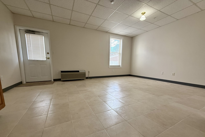 Private Entrance - Newly Updated Studio Apartment!!