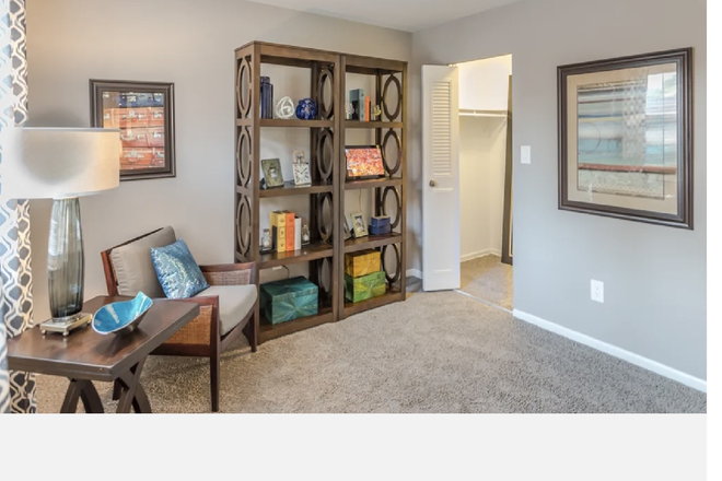 Available bedroom - Versailles Apartments