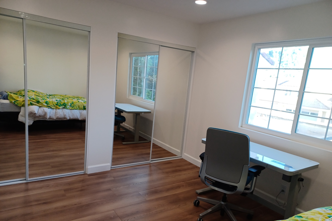 Bedroom - Private Furnished Room w/Bathroom in 4-Bedroom 2-Bath Home, Female Only