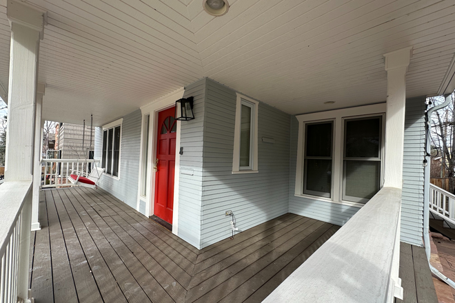 Front Porch - Best of Uni Hill - 920 Grant Place -  2 Bedrooms Available in 9 Bedroom House - Spring Semester 20