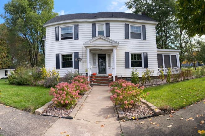 Wide angle view of front of house. - AWESOME, peaceful, private home for one lucky grad student. Genial live-in owner. SU a 8-9 min.