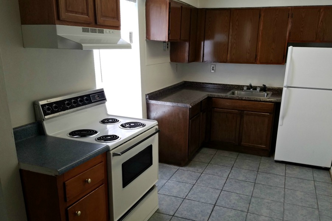 kitchen - (ODUrent) 1336 W. 42nd St Units A & B Duplex