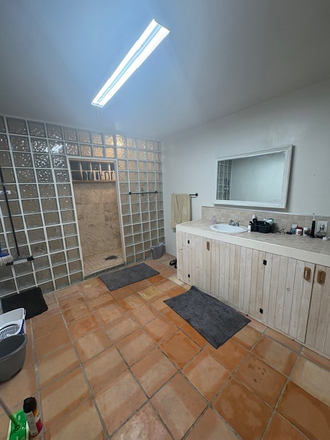 Bathroom - Private Bedroom - 15 min walk from campus