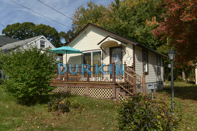 Exterior - Renovated 2 Bedroom. APPLY NOW WITH NO FEE www.durkincottages.com House