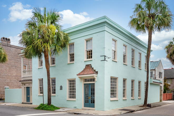 2nd floor apt on Corner of Anson and Society Streets - Historic apt within walking/biking distance to MUSC, shopping, restaurants, grocery store