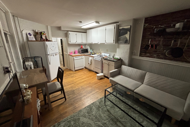 Call NOW for showings! 617-236-8600 - REVERE ST - *NO FEE!* GREAT VALUE ON BEACON HILL FOR *6/1/2025* 3BR/1BA W/ H&HW INC NEAR CAMPUS! Apartments