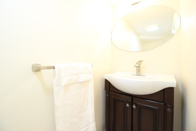 Bathroom 1 - 3 Bed + 1.5 Bath Close to Campus! Apartments