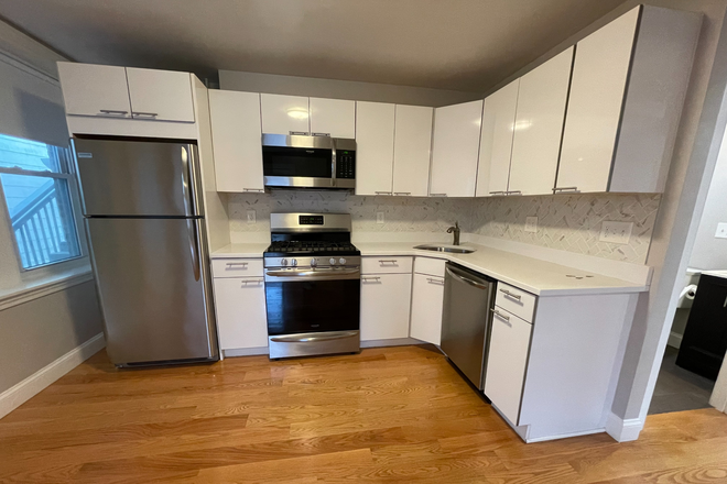 Call NOW for showings! 617-236-8550 - BERKSHIRE ST - LRG CONVENIENTLY LOCATED 4BR *AVAIL NOW* W/ 2 BATHS, LNDRY IN BLDNG, DW, OPEN LAYOUT! Apartments