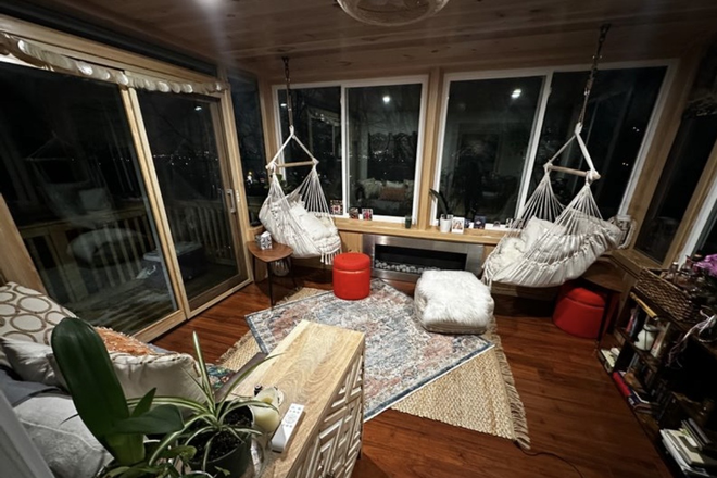 Sunroom - Beautiful hilltop haven, a bike ride to campus!