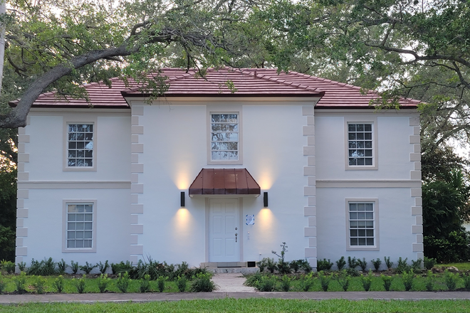 Outside - WALK TO CAMPUS, Fully Remodeled 4 BED / 3 BATH Duplex