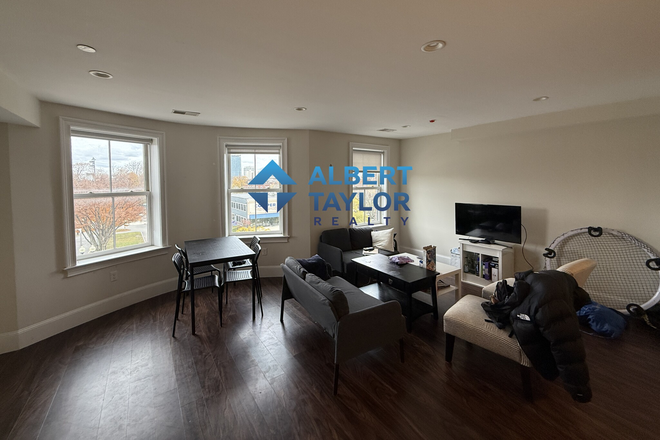 Living Area - Renovated TOP-FLOOR 5 Bed for $8,250!! Apartments