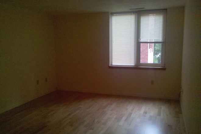Master - Watertown Sq. BEAUTIFUL 2 bed 2 bath apartment 20min Bus 71 to Harvard
