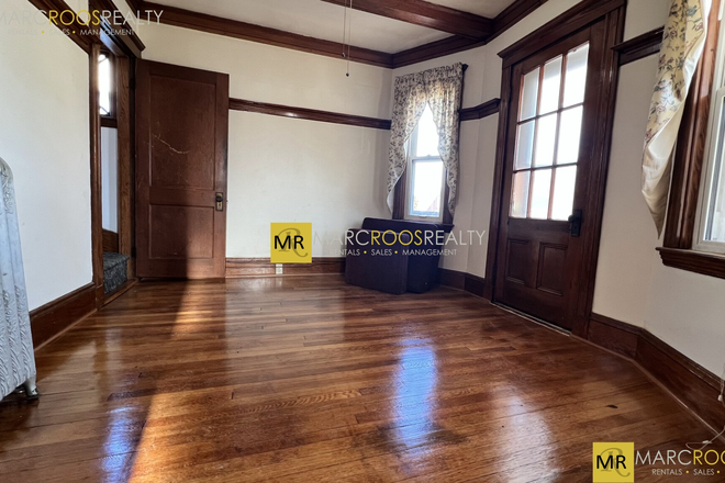 Call NOW for showings! 617-236-8600 - HIGH ST - *6/1/2026* 2 FLOOR TUFTS AREA 5BR OR 6BR W/ 1.5 BATH, IN UNIT LNDRY, PRKNG INC, EIK, DW! Apartments