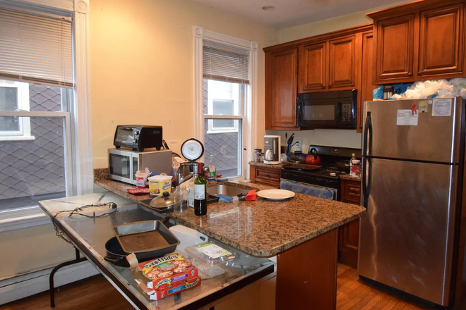 Call NOW for showings! 617-236-8600 - CHEROKEE ST - *NO FEE* X-LARGE TOP FLR 5BR ON MISSION HILL FOR *9/1/2026* W/ IN UNIT LNDRY, 2 BATHS! Apartments