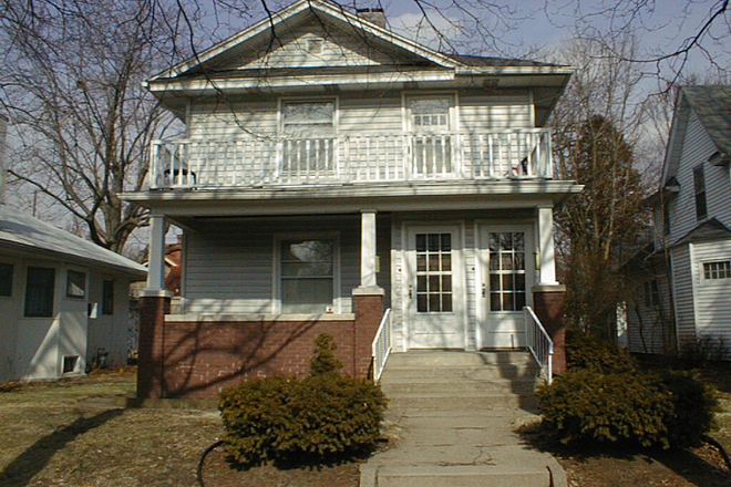 1124 Woodward Ave., South Bend, IN 46616 - Large 2+ Bedroom, Garage - Near Campus and Riverwalk