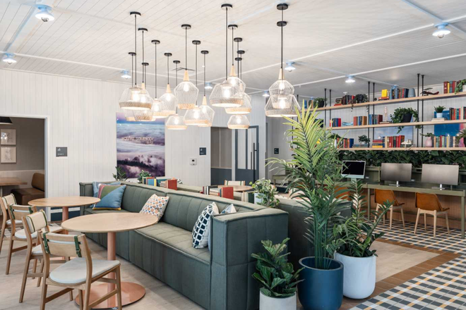 Lobby - Hub College Park 4 x 4 all girls townhouse (at a discount)