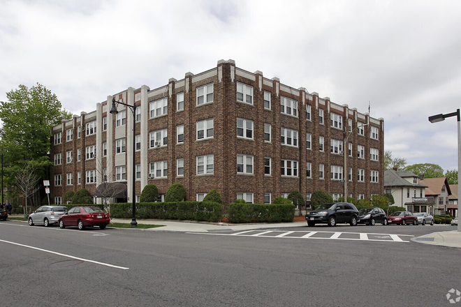 Visit hubrealtyproperties.com - Prime location next to Boston College campus, spacious 1 bedroom