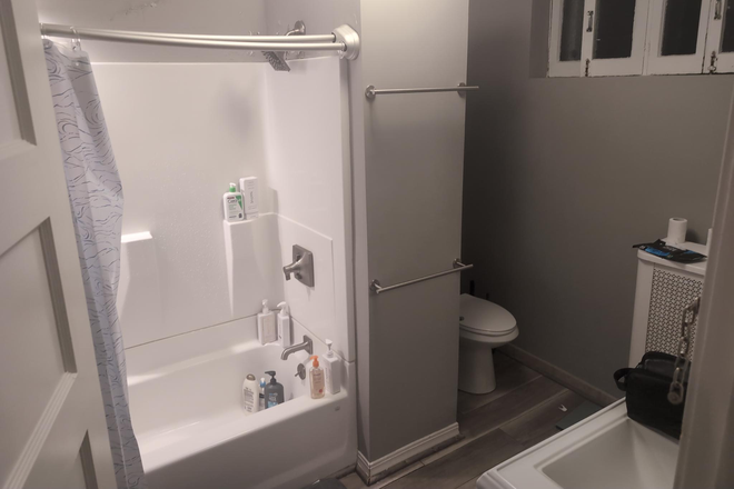 Bathroom - Summer Sublet - Multiple Private Rooms Available